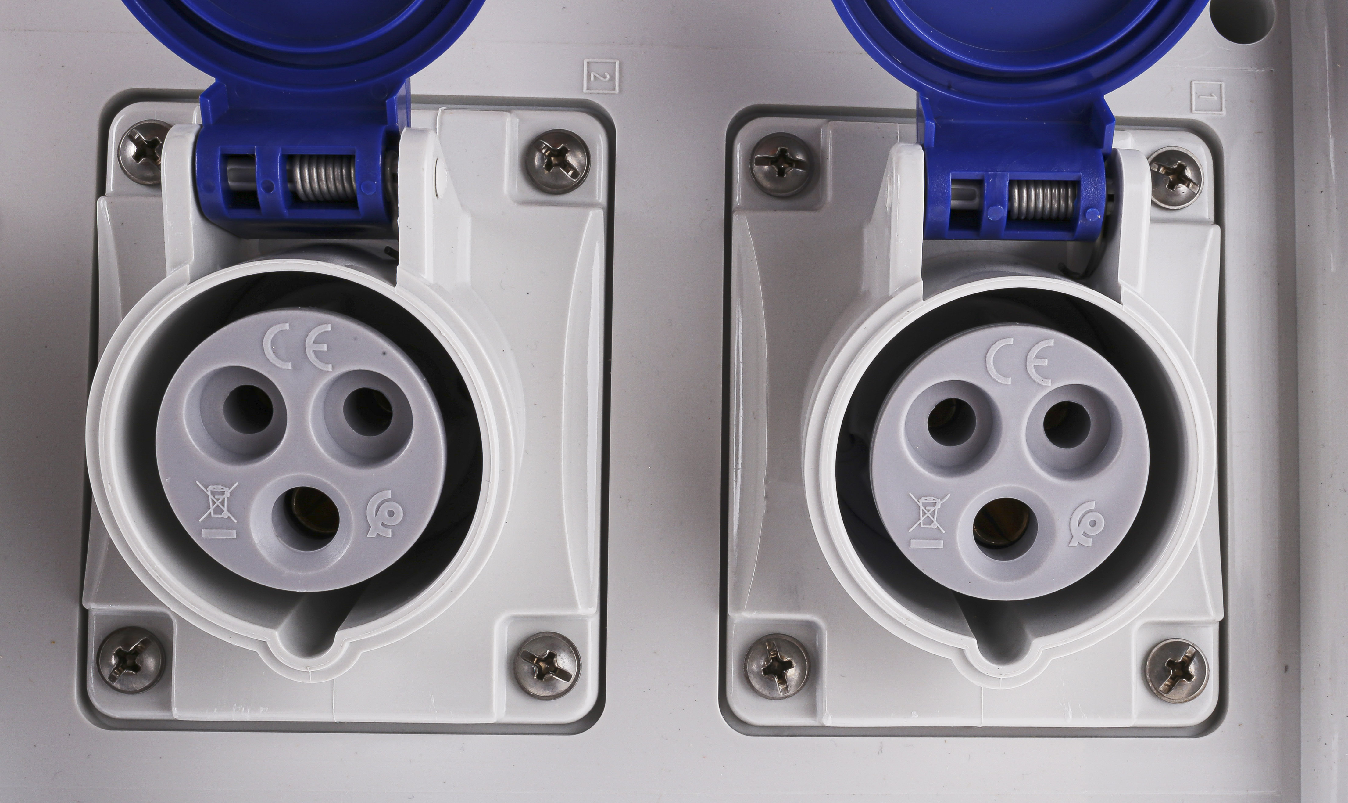 Scame, Block 3 IP44 Red Wall Mount 2P + E RCD Industrial Power Connector Socket, Rated At 16A, 230 V