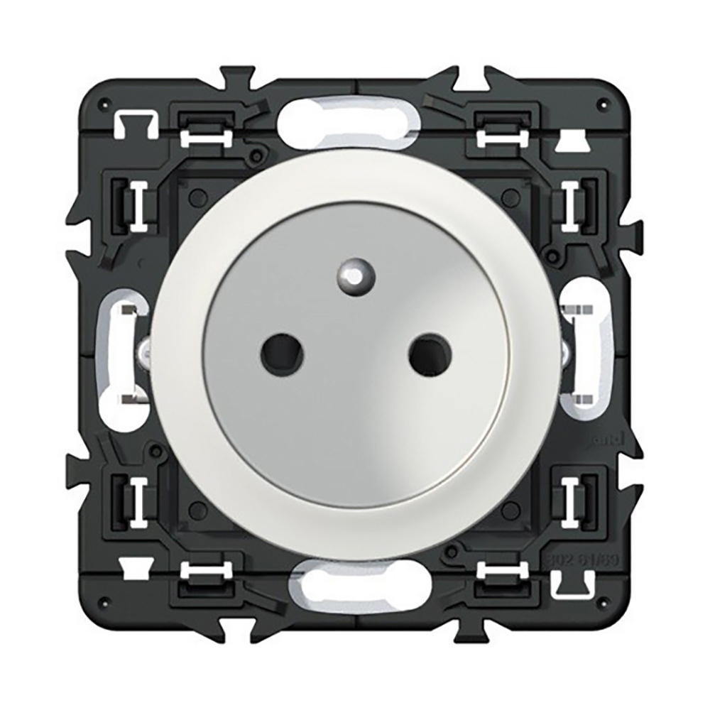 Legrand 0677 White Plug Socket, 2 Poles, 16A