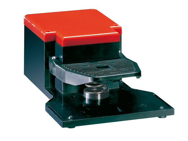 Lovato Foot Switch Momentary Foot Switch - Plastic Case Material, SPDT, 10 A Contact Current, 600V Contact Voltage