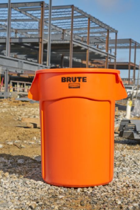Rubbermaid Commercial Products Brute Vented 44gal Orange Polypropylene Waste Bin