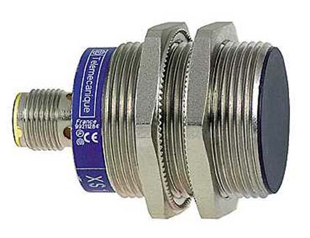 Telemecanique Sensors Inductive Threaded Barrel Proximity Sensor, M30, 10 mm Detection, PNP NO+NC, 12 → 24 V dc