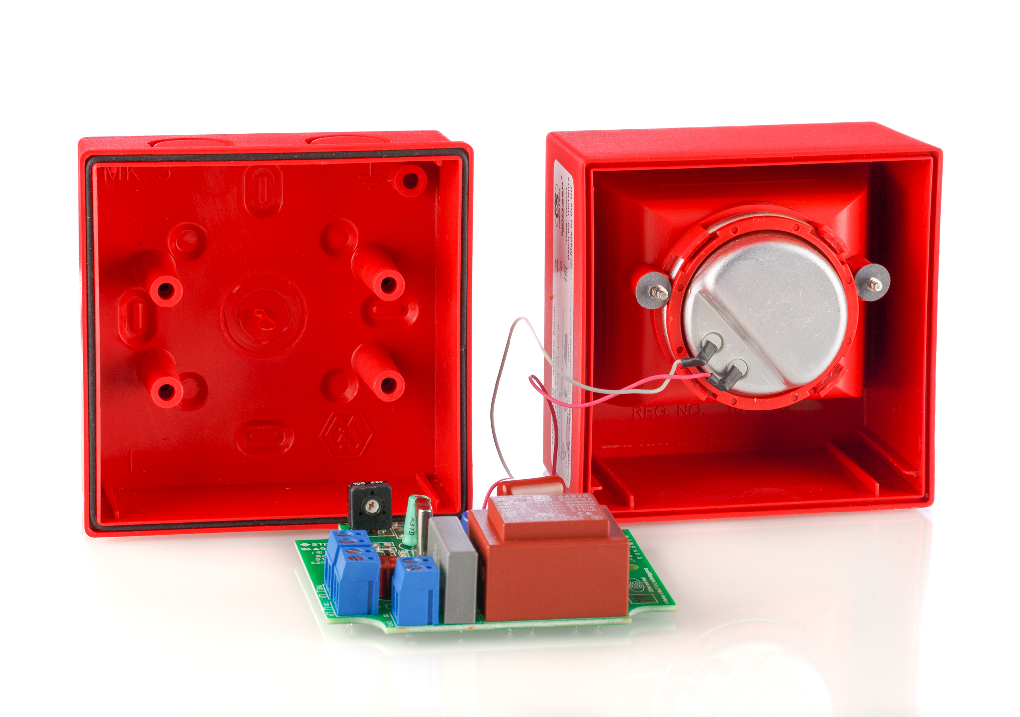 Clifford & Snell YA40 Series Wall Mount Electronic Sounder, 230 V ac, 108dB at 1 m, IP65, AC, 32-Tone