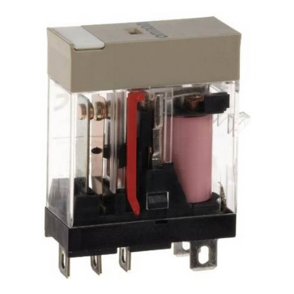 Omron Plug In Non-Latching Relay, 240V ac Coil, 10A Switching Current, SPDT