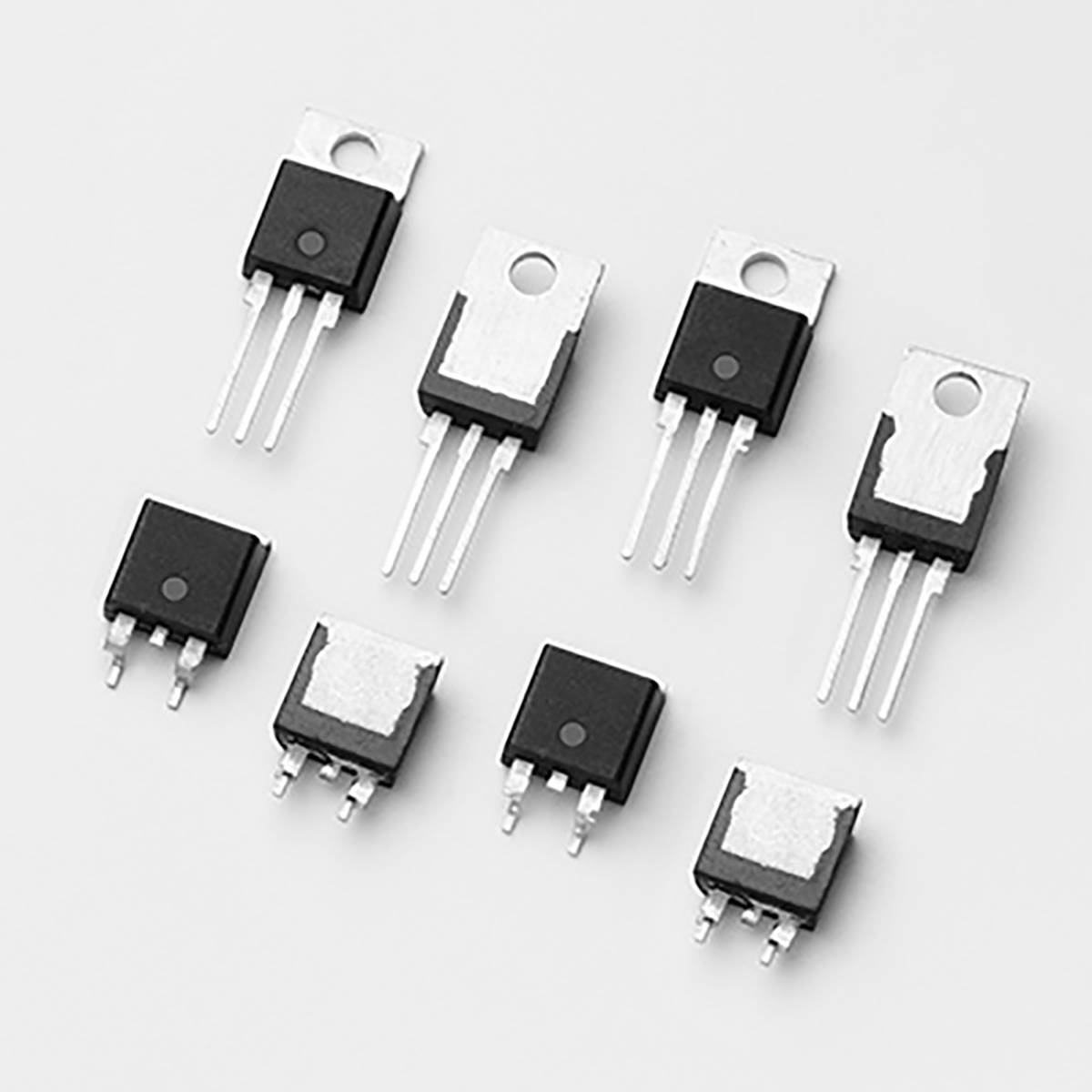 Littelfuse Through Hole, 3-pin, TRIAC, 600V, Gate Trigger 2V