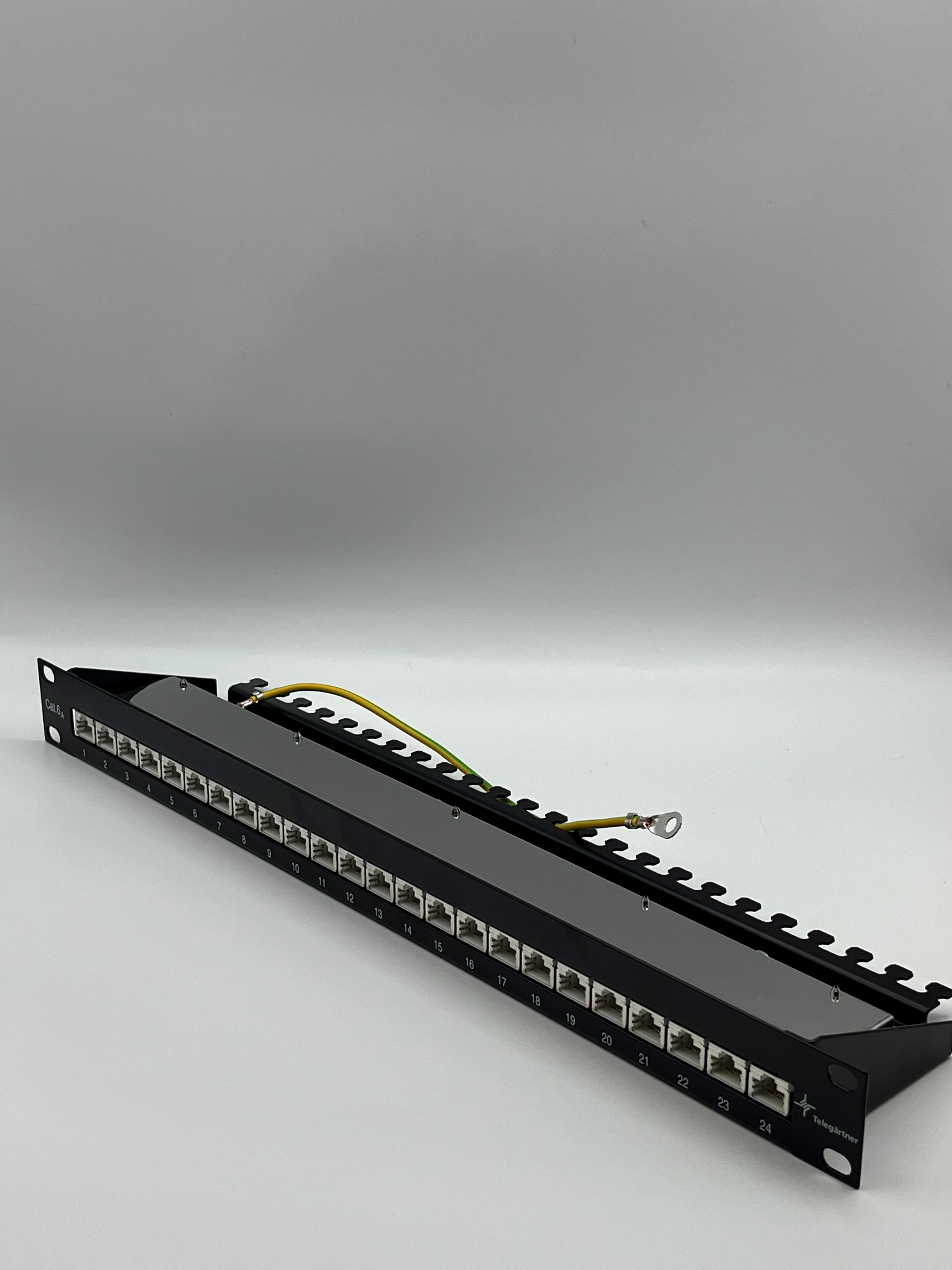 Telegartner Telegartner Data Series Cat6a 24 Port RJ11, RJ12, RJ45 RJ Patch Panel Shielded 1U Black