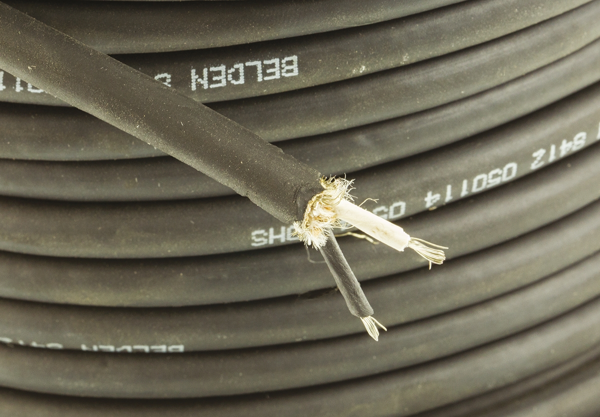 Belden8412 Series 2 Core Microphone Cable, 0.52 mm² CSA Screened, 6.65mm od, 100ft, Black