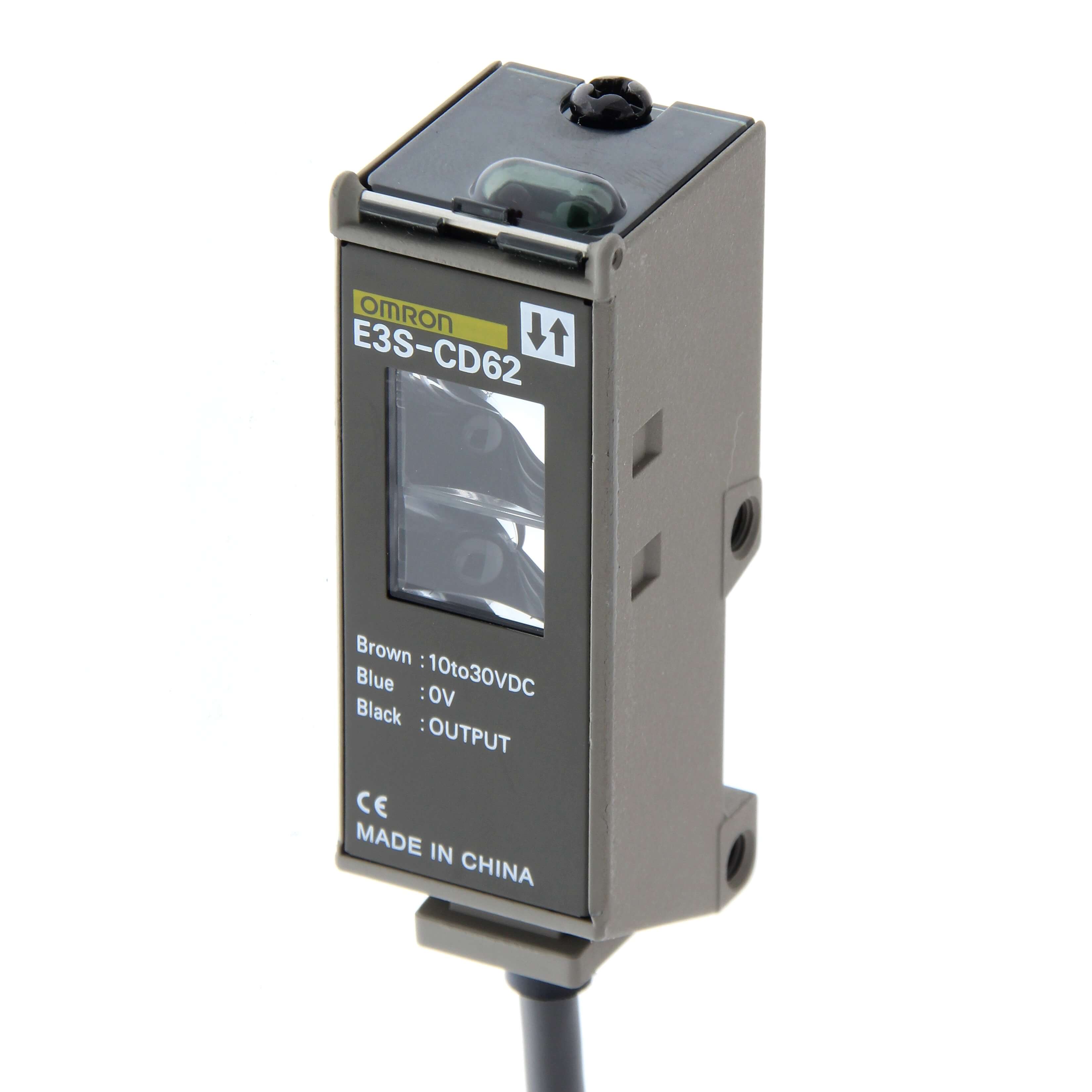 Omron Diffuse Photoelectric Sensor, Block Sensor, 200 mm Detection Range
