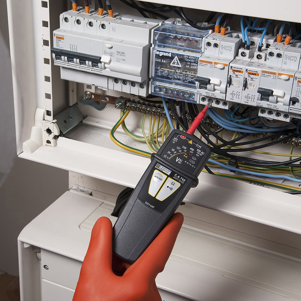 Chauvin Arnoux CA 742, LED Voltage tester, 690 V ac, 750V dc, Continuity Check, Battery Powered, CAT IV