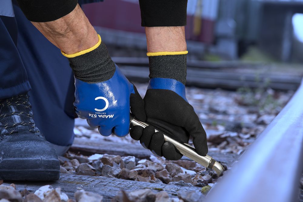 Mapa KRYTECH 574 Black, Blue High Density Polyethylene Fibre, Textile Support Nitrile Puncture & Tear Resistant Gloves,