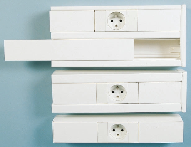 Planet-Wattohm Logix White Industrial Trunking - Closed Slot, W85 mm x D50mm, L2m, PVC