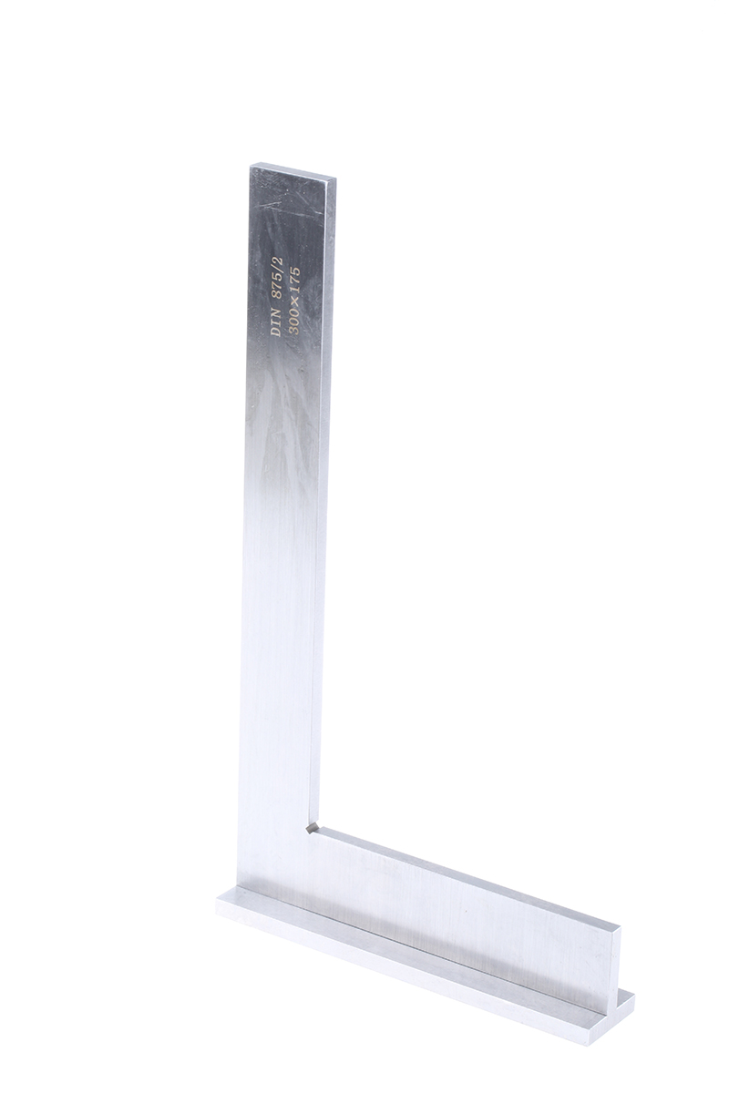 MikronTec 300 mm Engineers Try Square