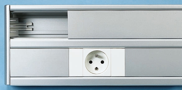 Planet-Wattohm Logix Grey Dado Trunking - Closed Slot, W50 mm x D50mm, L2m, Aluminium