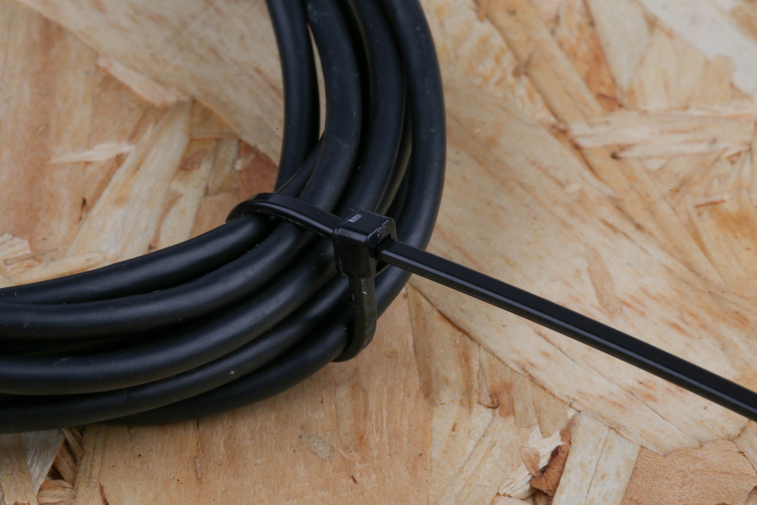 RS PRO Cable Tie, Heat Stabilised, 203mm x 2.5 mm, Black Nylon, Pk-100
