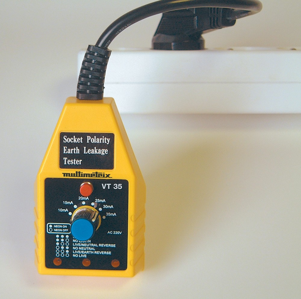 Chauvin Arnoux P06230301 RCD Tester 230V, RCD Test Type AC CAT II 250 V