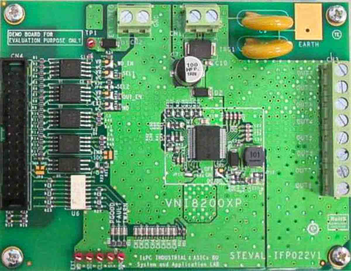 STMicroelectronics Demonstration Board Power Management for VNI8200XP for High Side Driver