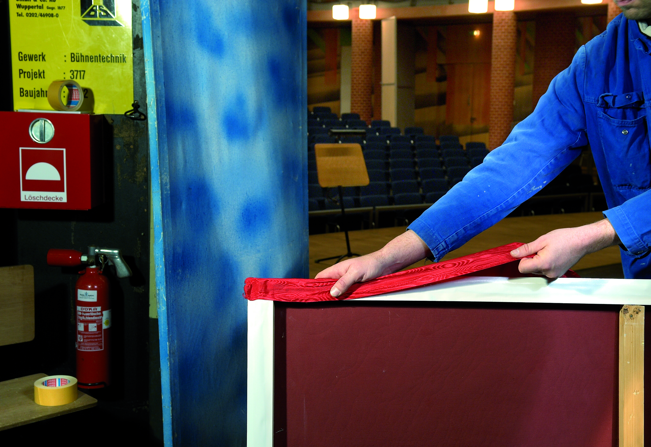 Tesa 04939-00010-00 White Double Sided Cloth Tape, 0.235mm Thick, 5,5 N/cm, Cloth Backing, 25mm x 50m