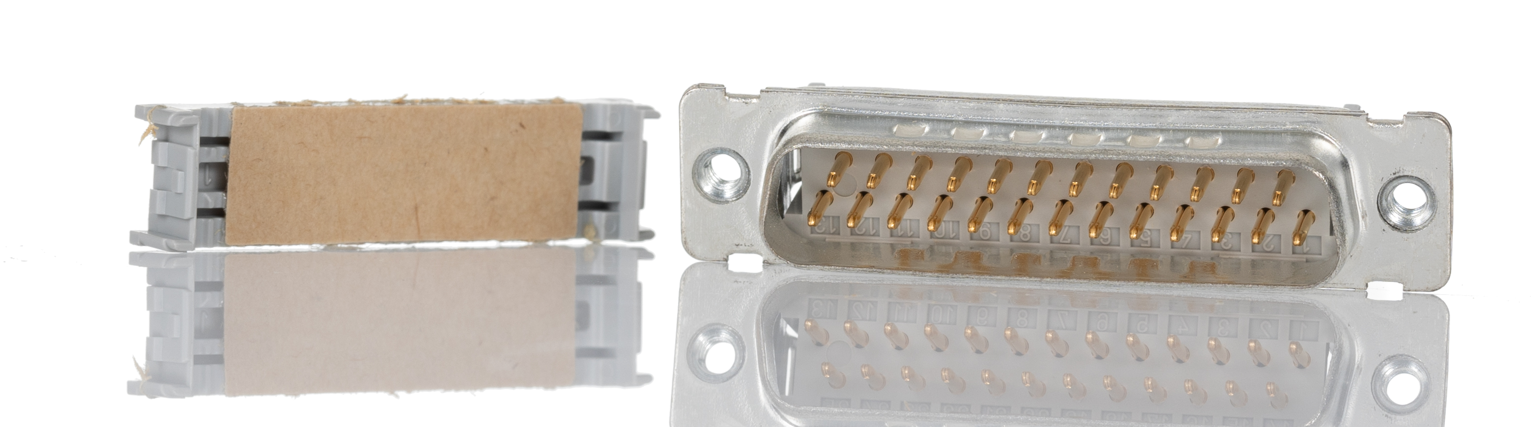 3M 8200 25 Way Right Angle Cable Mount D-sub Connector Plug, 1.27mm Pitch