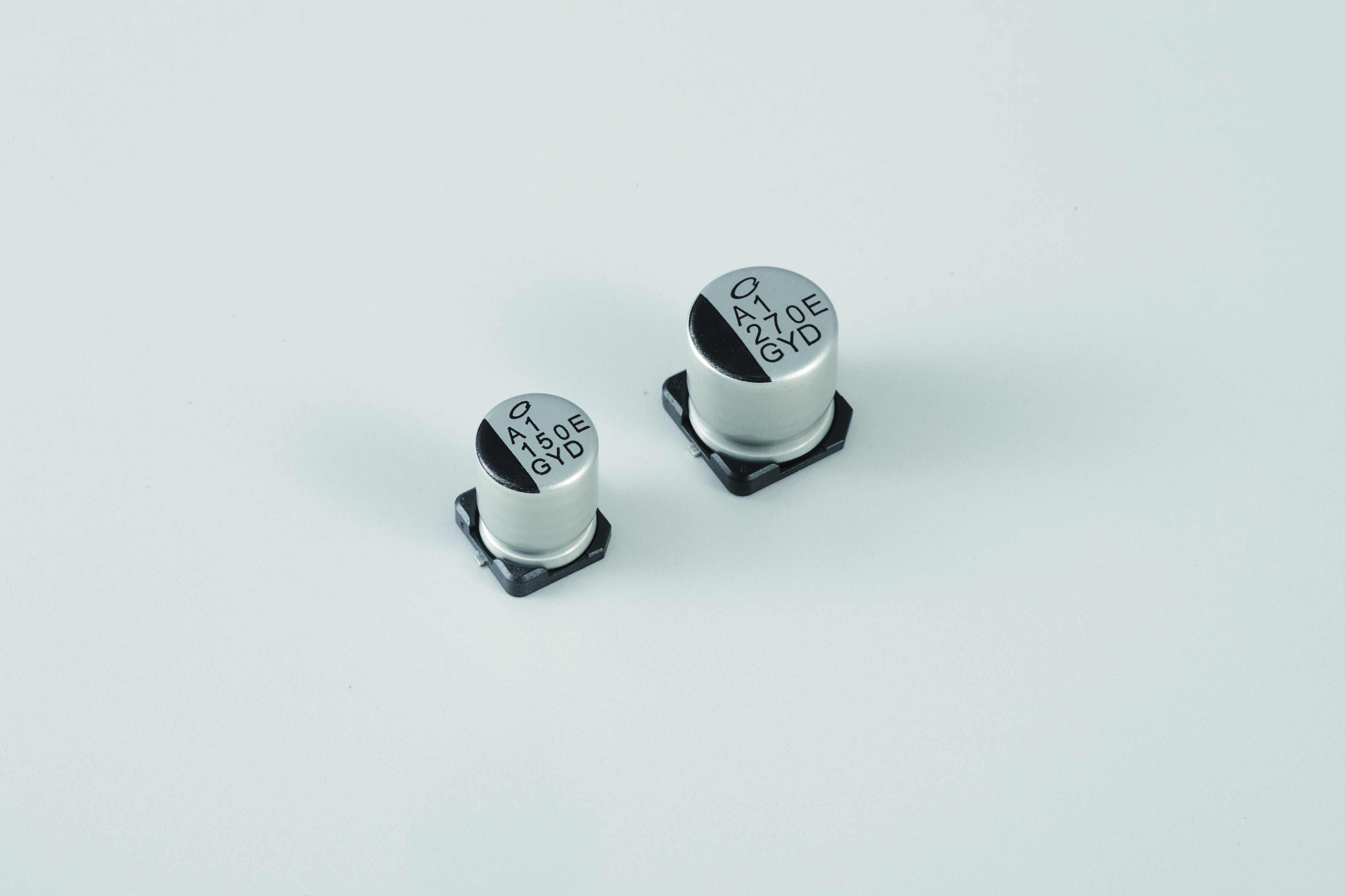 Nichicon 270μF Conductive Polymer Hybrid Aluminium Electrolytic Capacitor 25V dc, Surface Mount - GYD1E271MCQ1GS