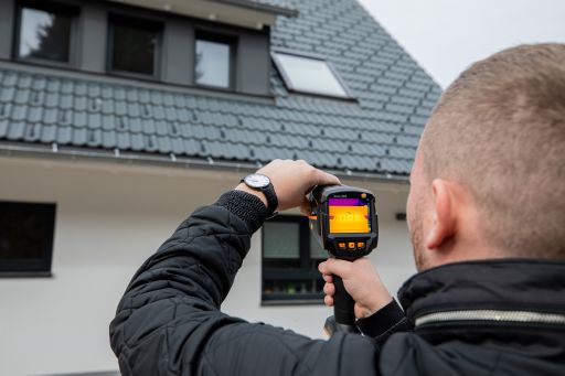 Testo testo 883-2 Kit Thermal Imaging Camera Kit, -30 → +650°C, 320 x 240pixel Detector Resolution