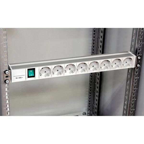 Schneider Electric 8 Gang Power Distribution Unit, 3m Cable, 16A, 230 V