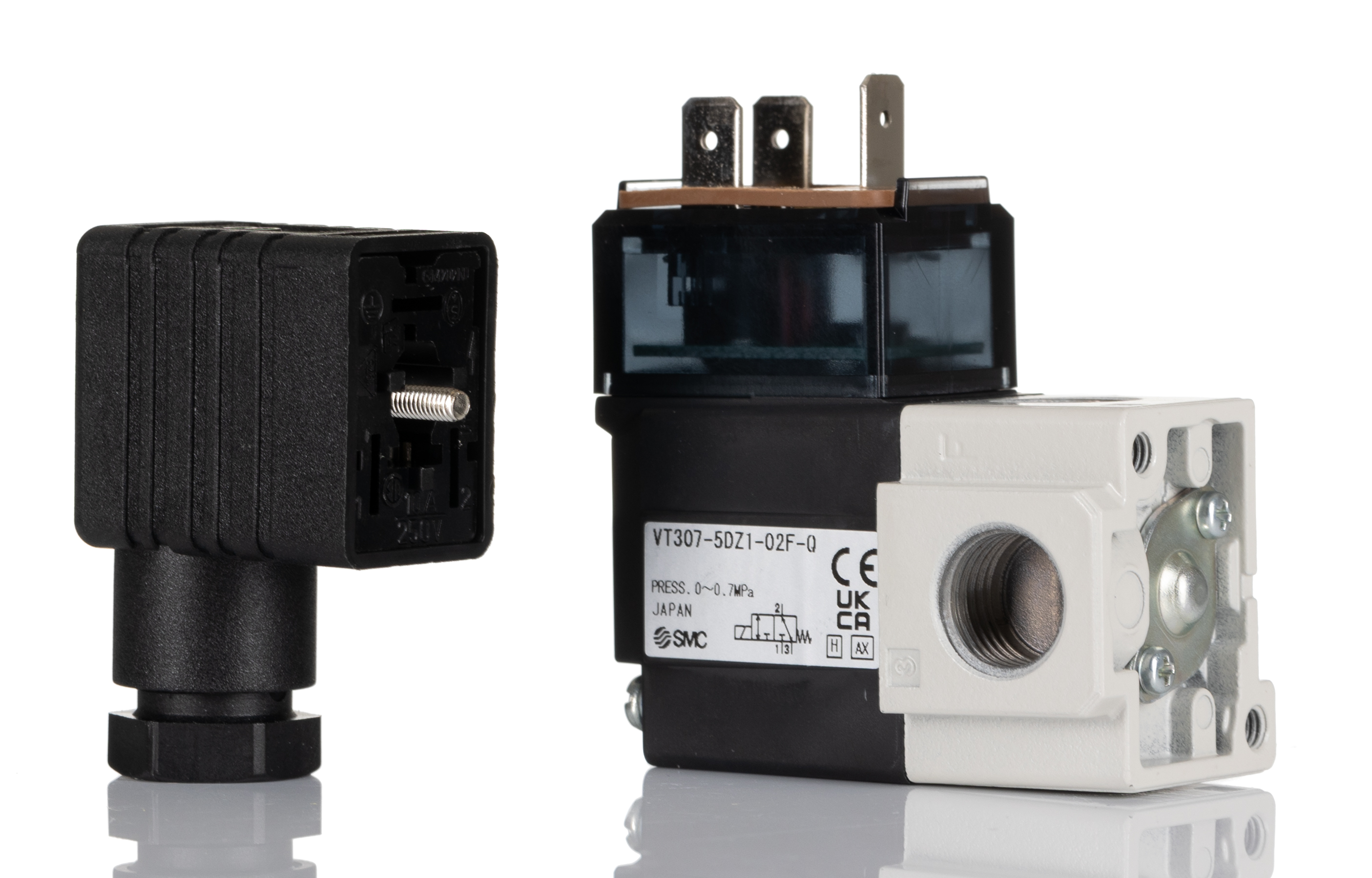SMC 3/2 Pneumatic Solenoid Valve - Solenoid/Solenoid G 1/4 VT307 Series 24V dc