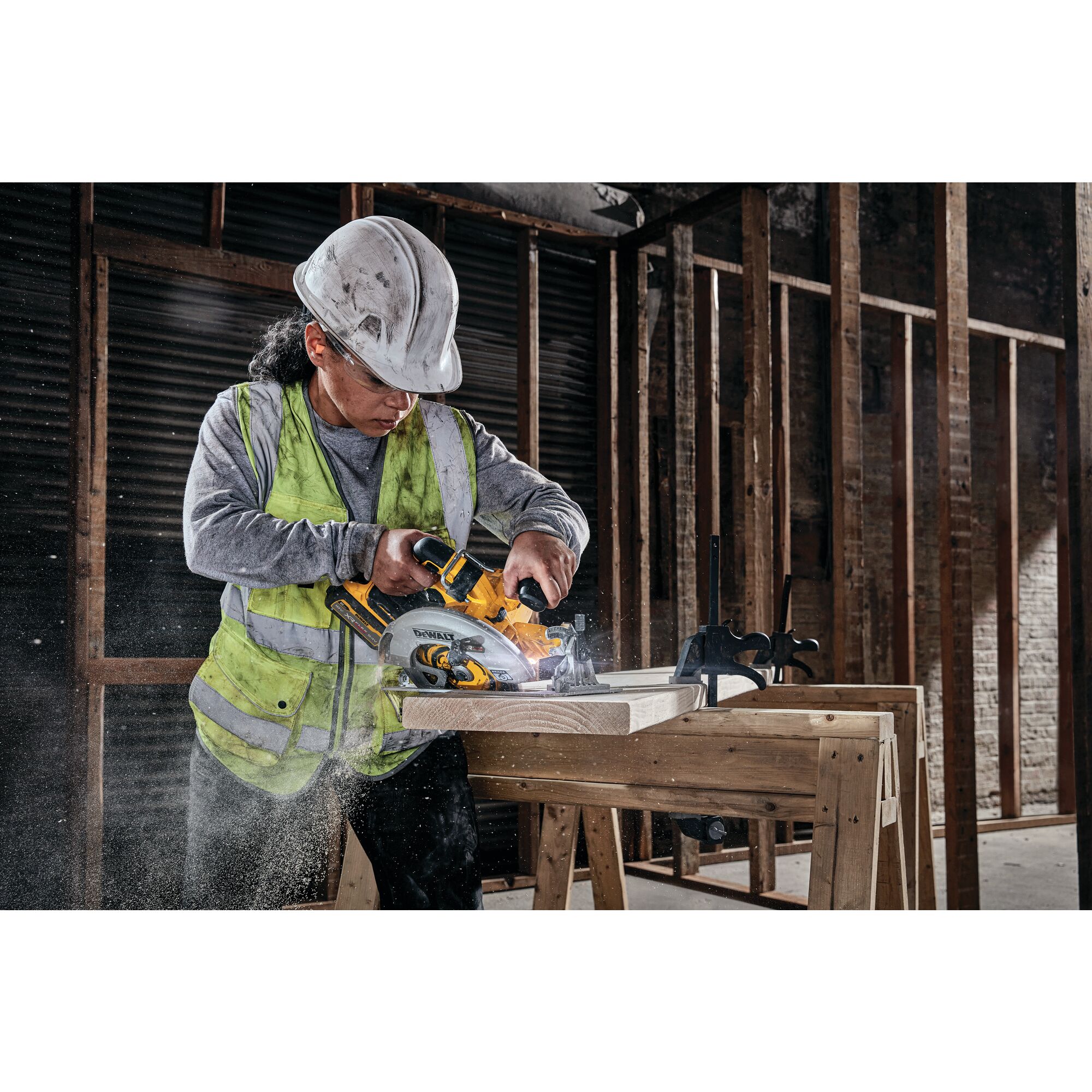 DeWALT DCS573 DCS573NT-XJ 190mm Cordless Hand-Held Circular Saw, 18V