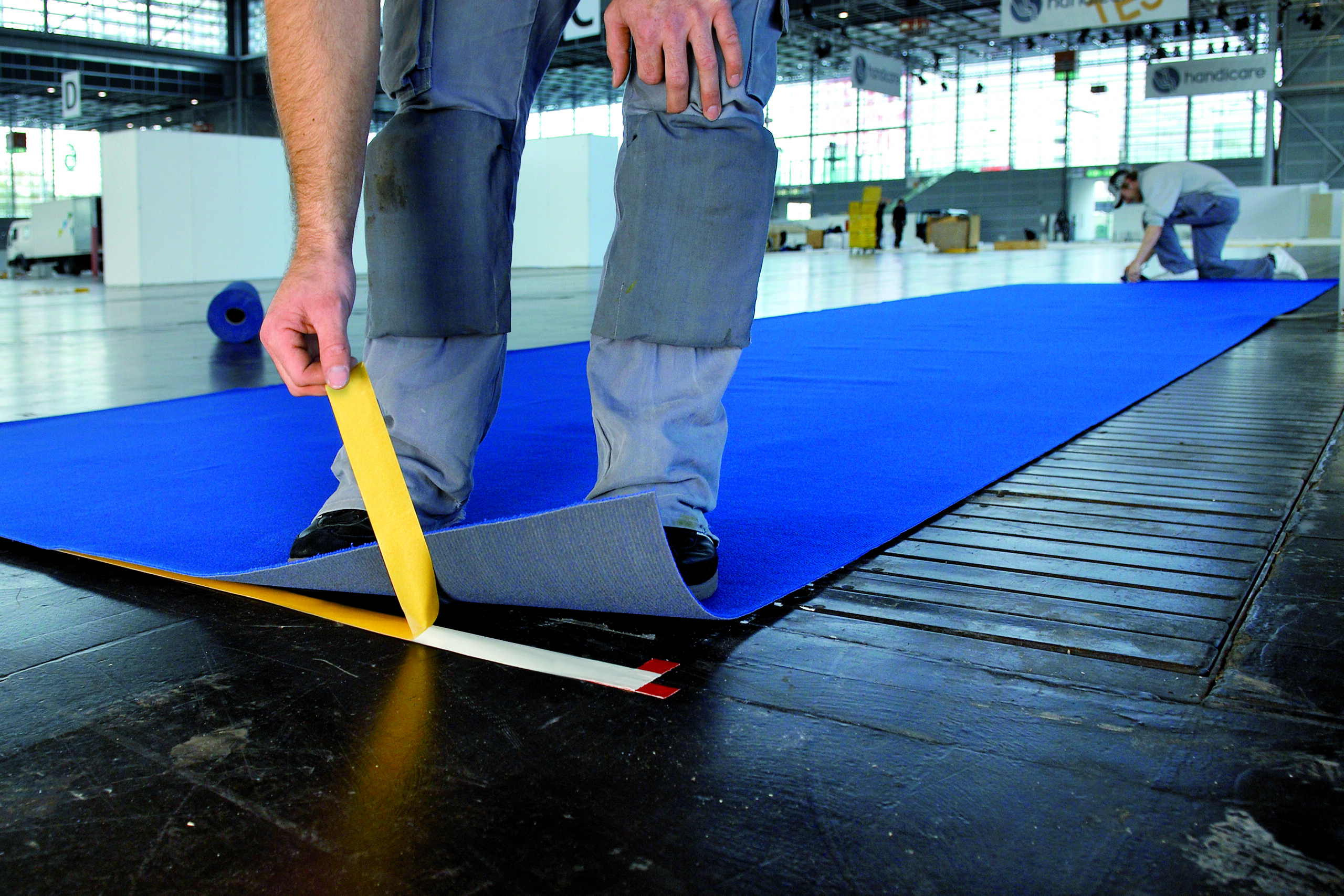 Tesa 04939-00006-00 White Double Sided Cloth Tape, 235μm Thick, 5,5 N/cm, Cloth Backing, 50mm x 25m