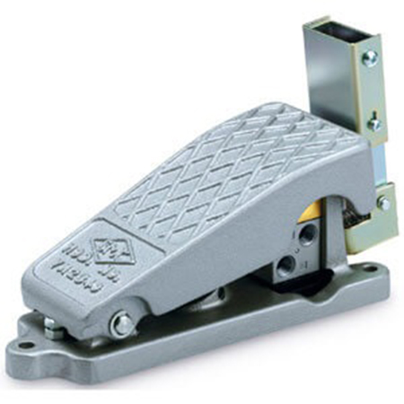 SMC Foot Pedal Pneumatic Relay Pneumatic Manual Control Valve XT34 Series, 2.5mm, III B