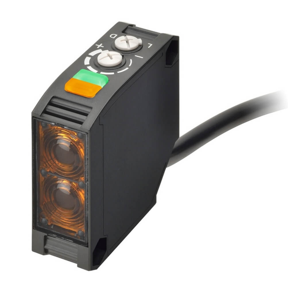 Omron Diffuse Photoelectric Sensor, Block Sensor, 300 mm Detection Range