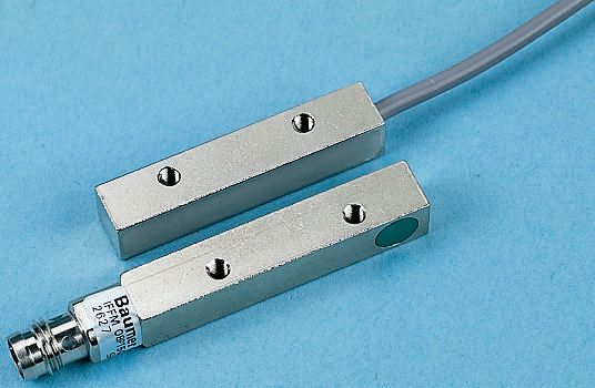 Baumer Inductive Block Proximity Sensor, 0.8 mm Detection, PNP NO, 10 → 30 V dc
