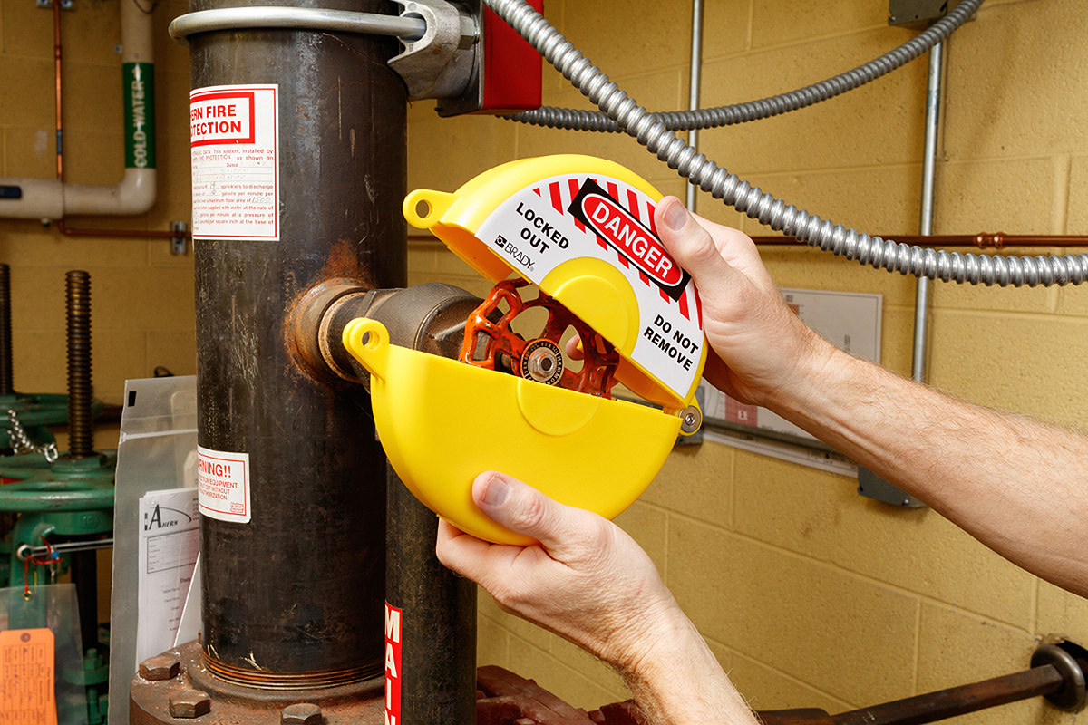 Brady Yellow 1-Lock Polypropylene Gate Valve Lockout, 9.53mm Shackle, 64mm Attachment
