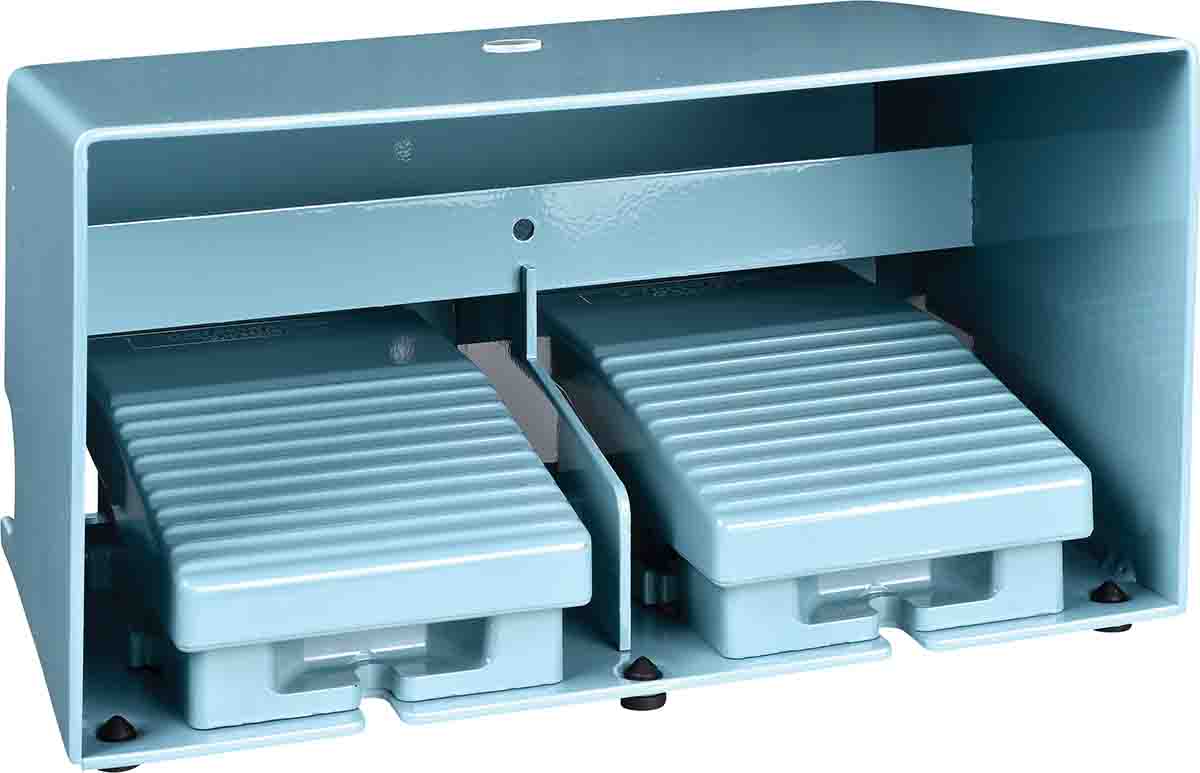 Schneider Electric Industrial Duty Momentary On-Off Foot Switch - Metal Case Material, 2NC+2NO, 3 A, 270 mA Contact