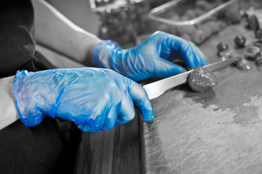 Polyco Healthline Blue Powder-Free PVC Disposable Gloves, Size M, 100 per Pack