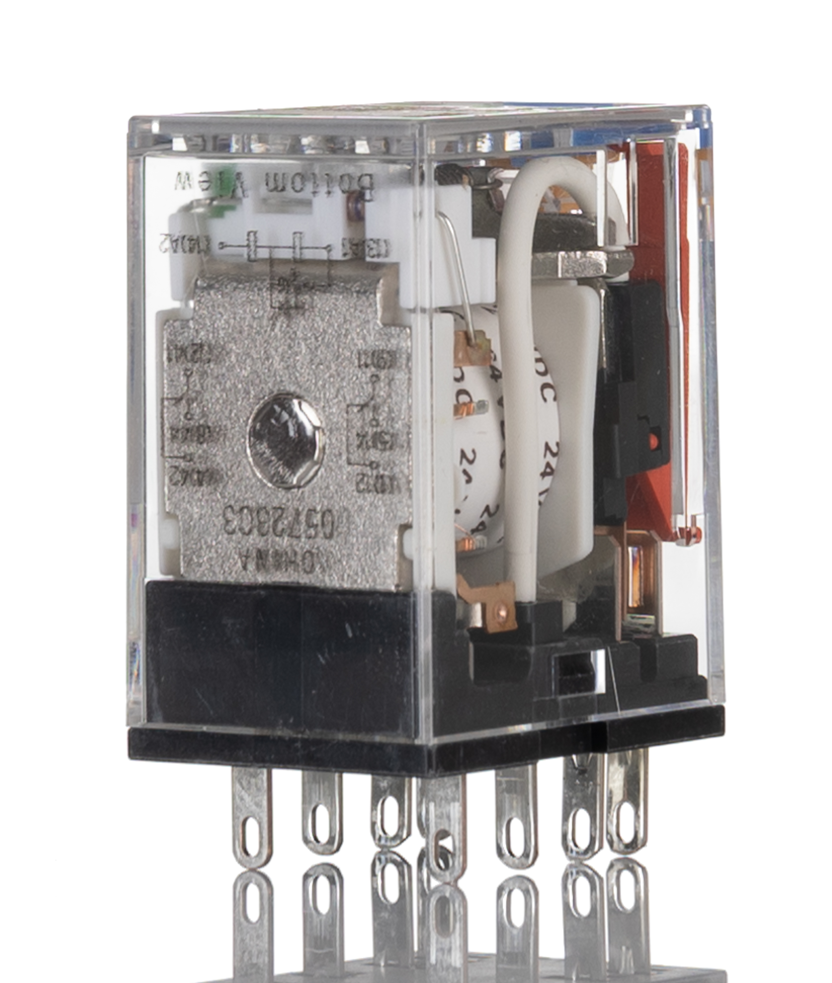 Omron Plug In Latching Power Relay, 24V dc Coil, 10A Switching Current, DPDT