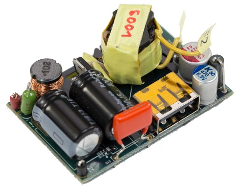Infineon EVAL_15W_5V_FLYB_P7 PWM Controller for ICE2QS03G for Power Supplies