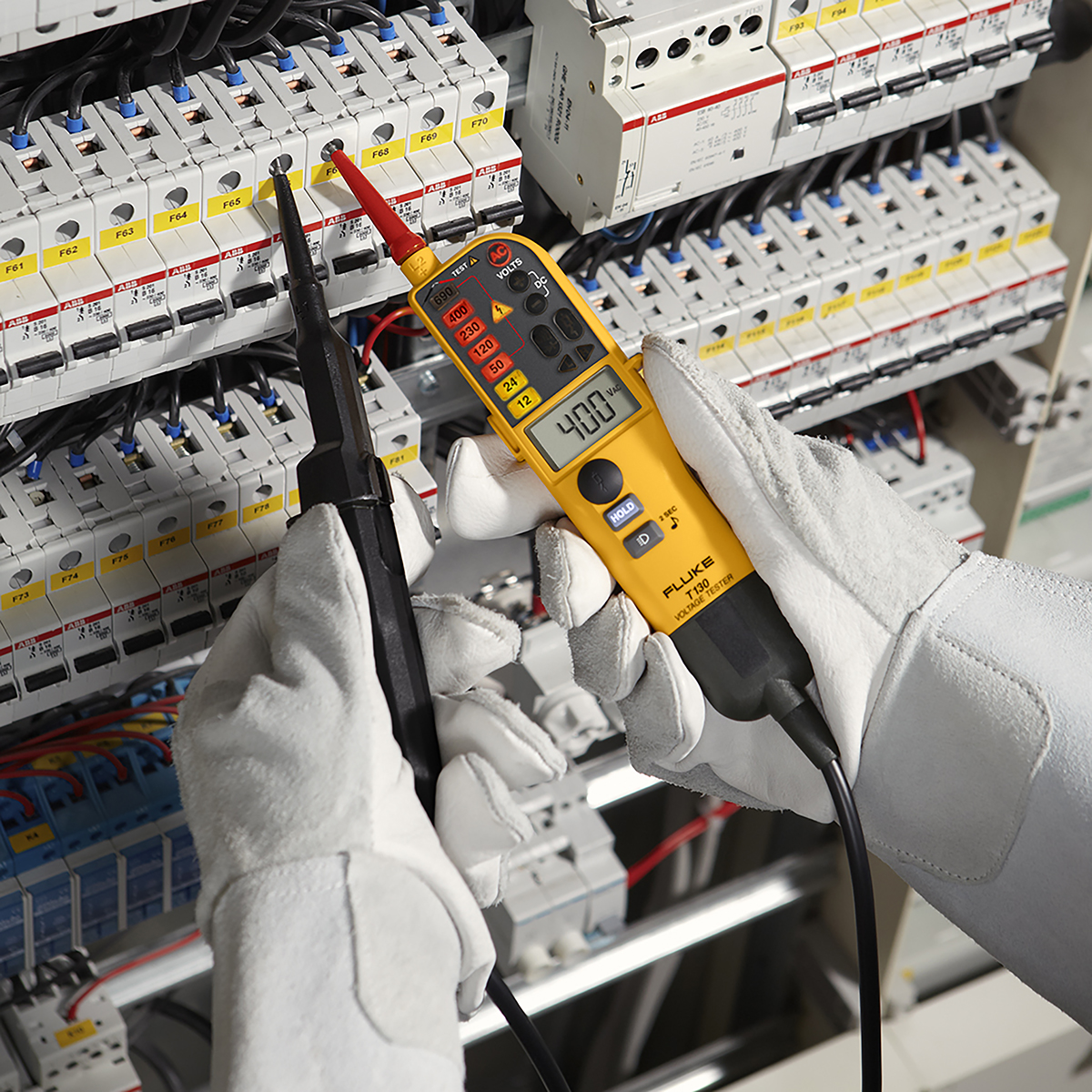 Fluke T130, LCD Voltage tester, 690V, Continuity Check, Battery Powered, CAT III 690V