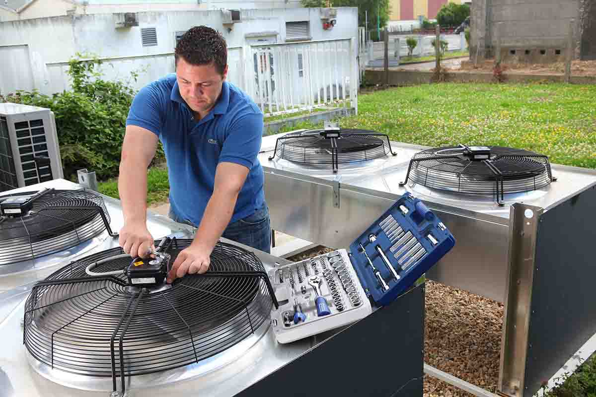 Expert by Facom 98-Piece Metric 1/2 in; 1/4 in Deep Socket/Standard Socket/Bit Set with Ratchet, 6 point; e-Torx; Hex