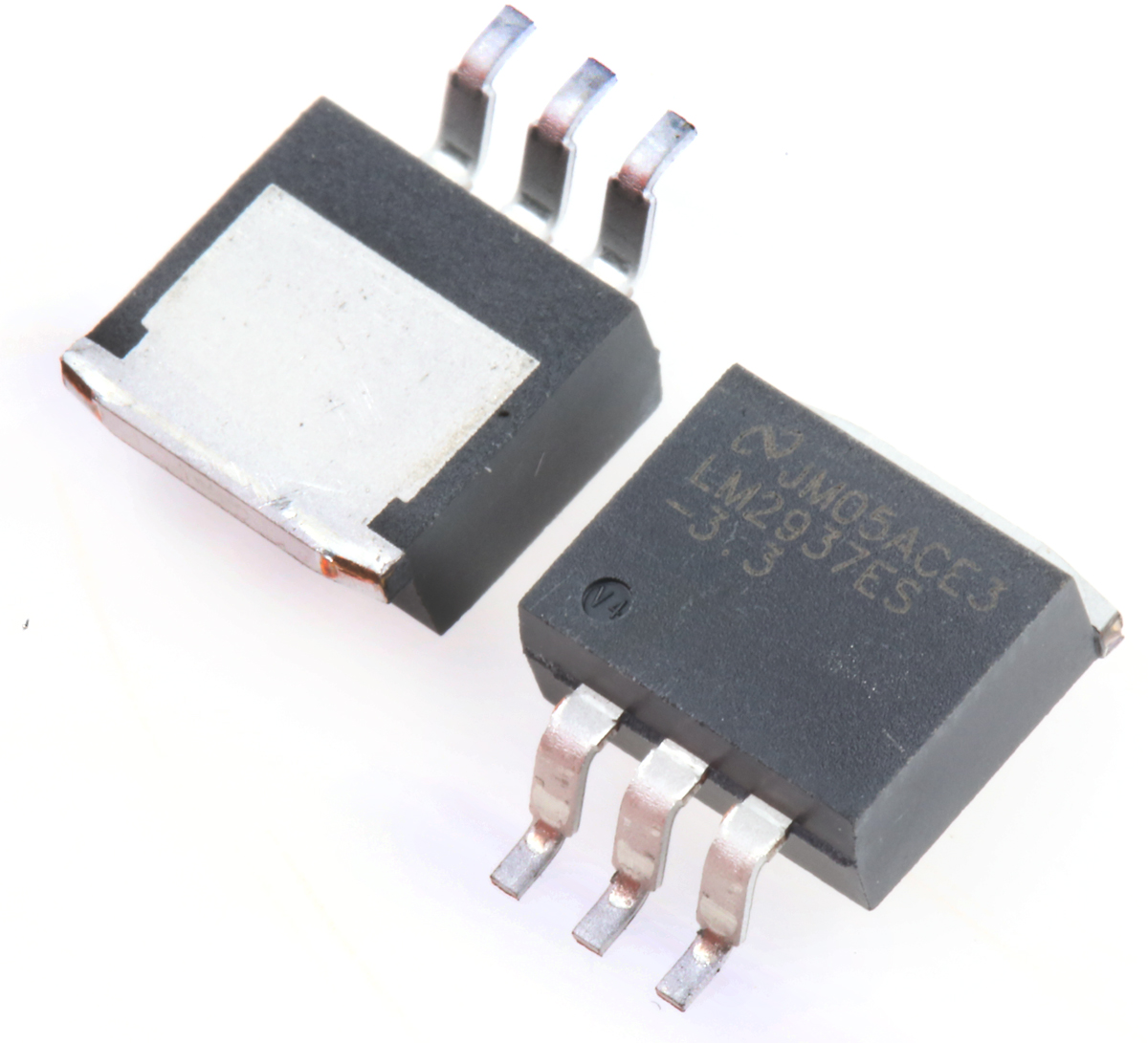 Texas Instruments, Voltage Regulator 26V 3-Pin