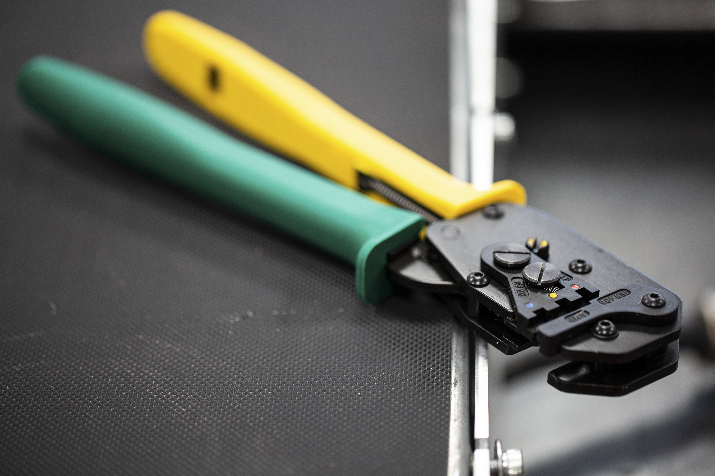 TE Connectivity CERTI-LOK Hand Ratcheting Crimp Tool Frame