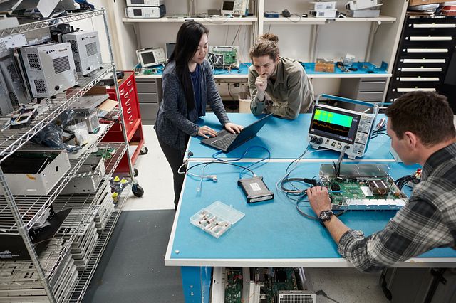 Tektronix 3 Series, 100 MHz Bench Oscilloscope, 16