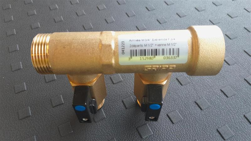 Watts Brass Pipe Fitting, Straight Compression Manifold, Male 3/4in to Male 1/2in
