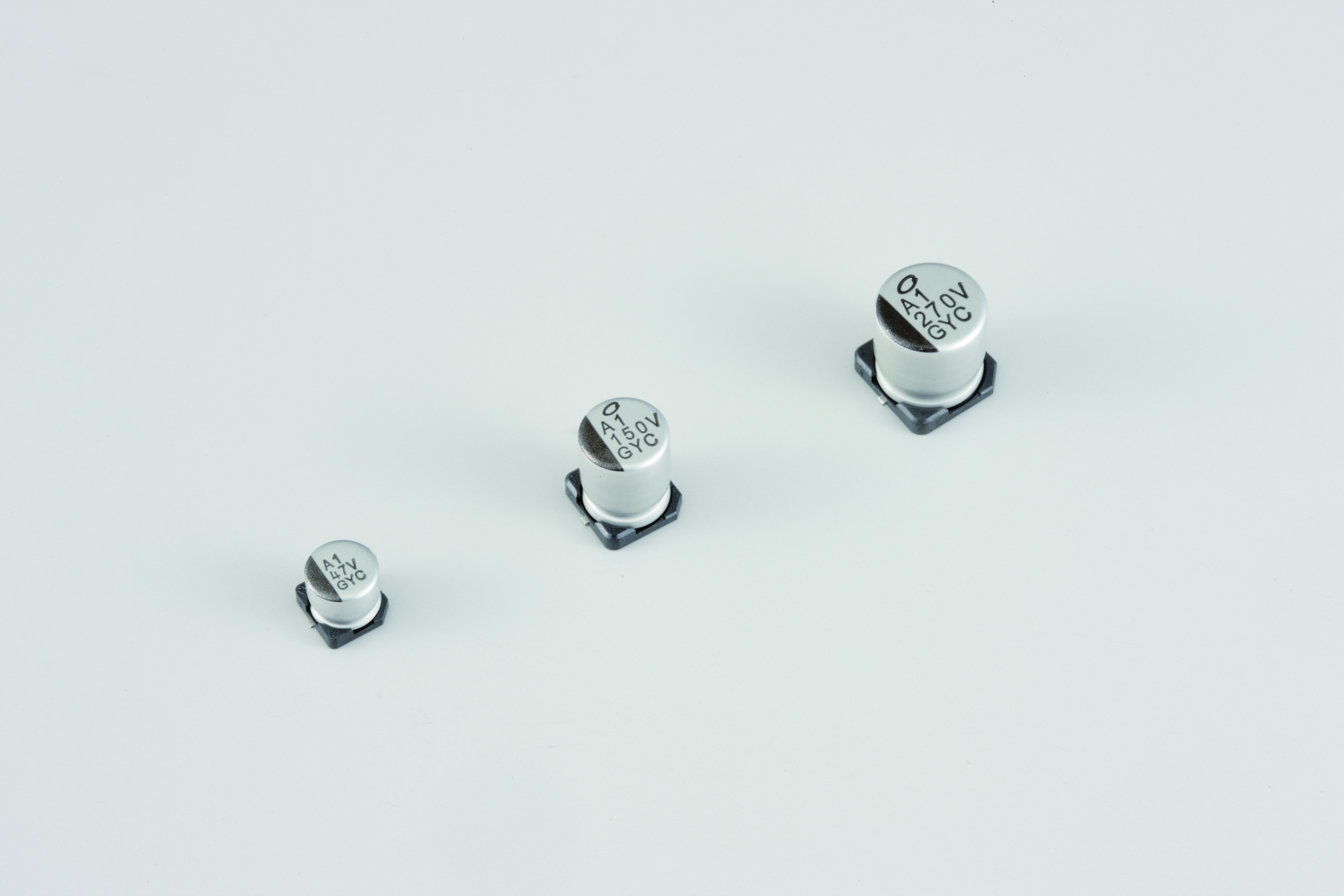 Nichicon 100μF Conductive Polymer Hybrid Aluminium Electrolytic Capacitor 25V dc, Surface Mount - GYC1E101MCQ1GS